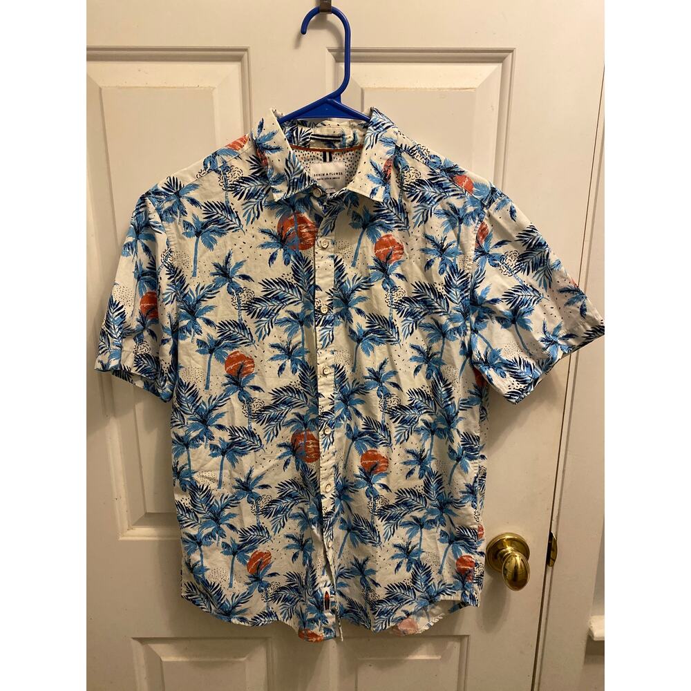 Denim and Flower Men's Size Medium Blue White Tropical Print Button Down Shirt
